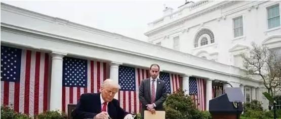中国为什么不与美方谈关税互免？因为“被蛇咬过两次”，不会再上美国的当了，这次就是