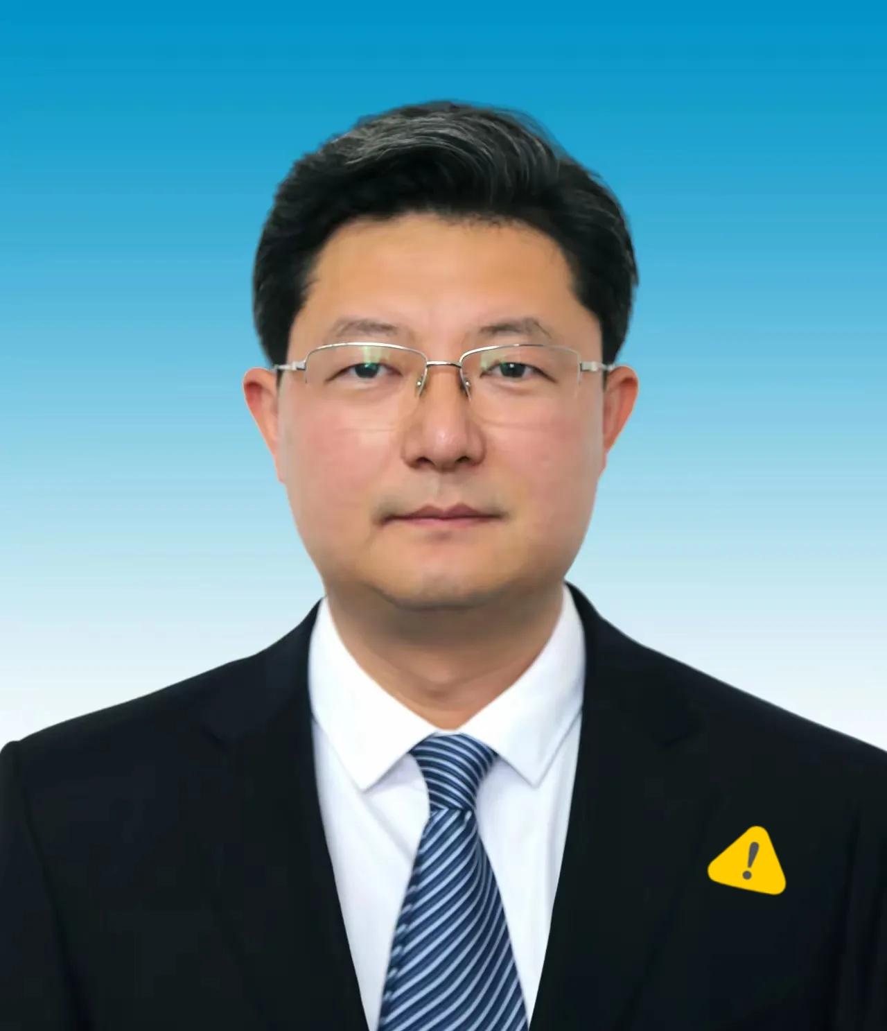 赵鲁，济南市长清区原区委常委、副区长。刚刚40岁，正是大好前程的年纪，本该前程一