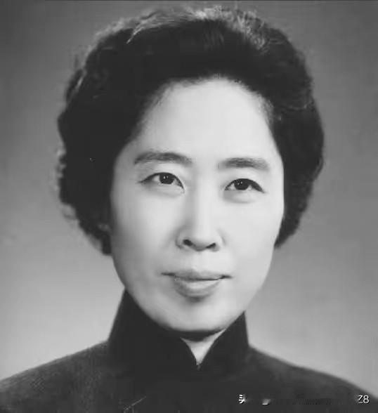 1979年，王光美迈出监狱大门，迎接自由的那一刻，她万万没想到，第一个来探望的人