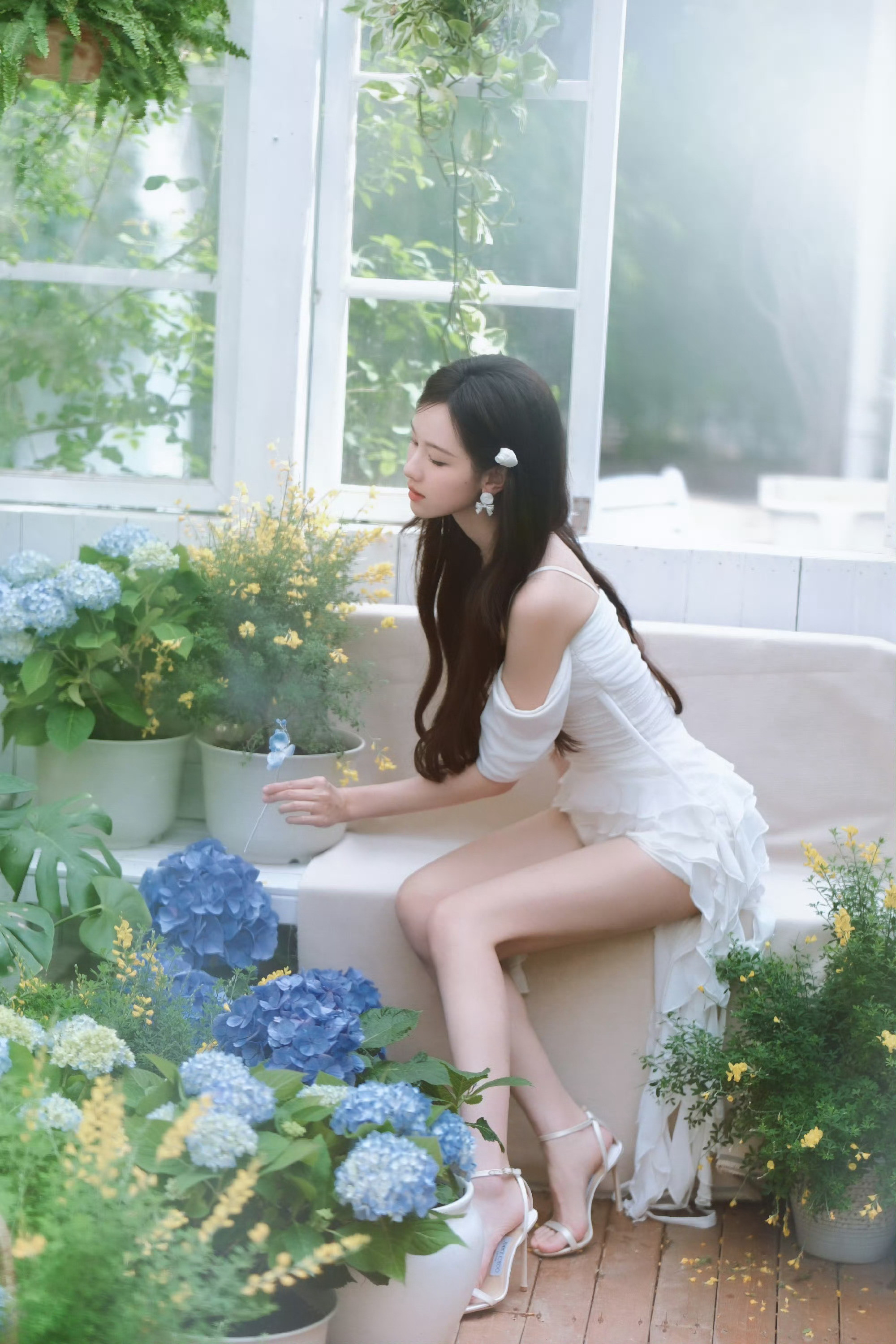 陈都灵世界纷纷扰扰，而我抱住陈都灵的大长腿纯天然大美女陈都灵适配各种妆造，仙气贵