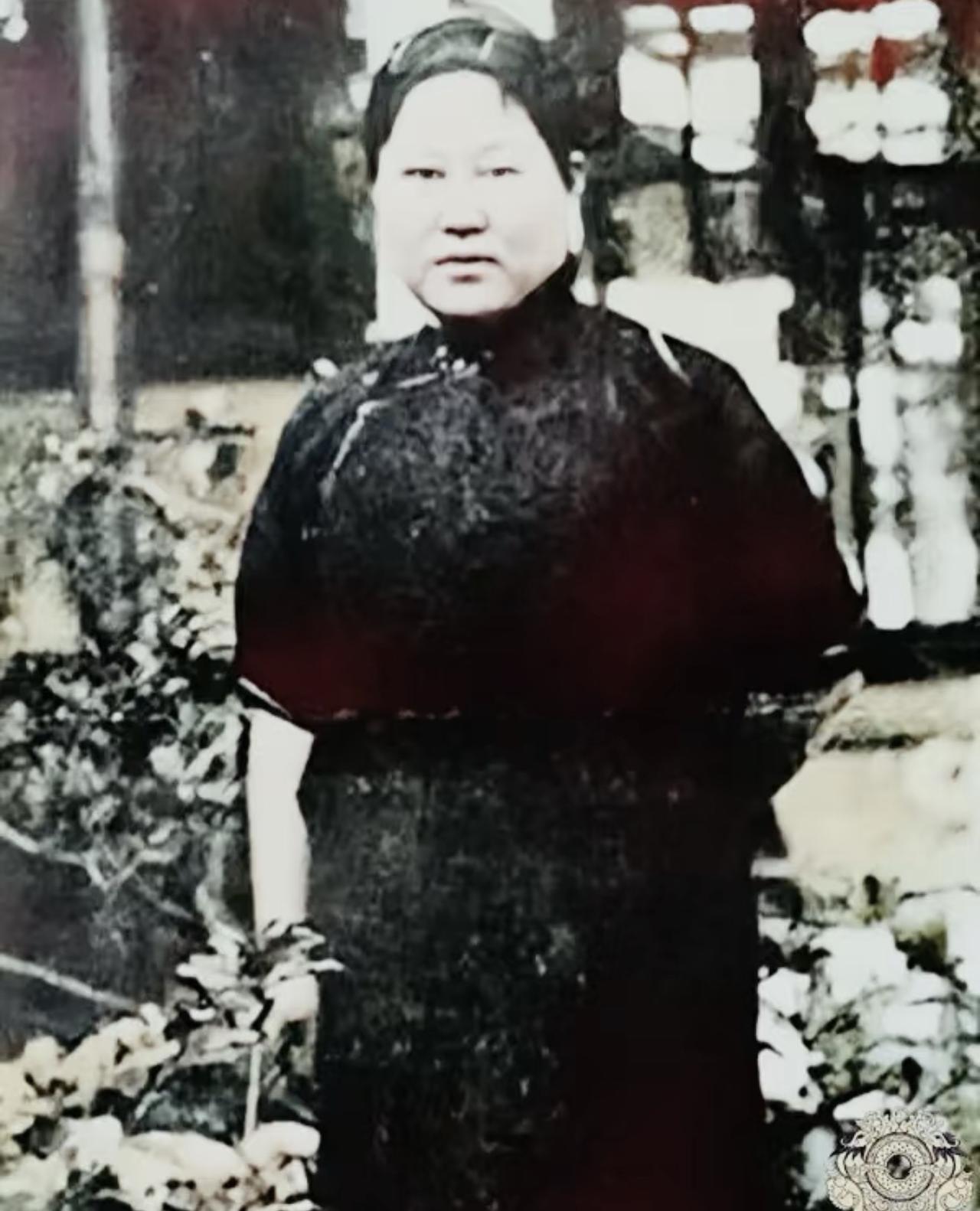 很多人只记得是袁世凯逼清帝退的位，却很少有人知道，1912年那枚炸碎清廷最后指望