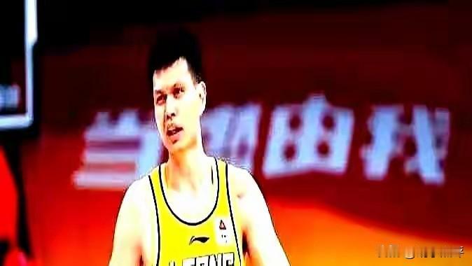 许钟豪当了教练，仍没改当球员时的那股狠劲，交罚款45万，被禁赛11场，这放在整个