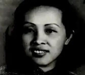 73岁的低保户梁诗伟做梦都没想到，他家漏雨的老屋瓦片下面，藏着一个足以买下半个国