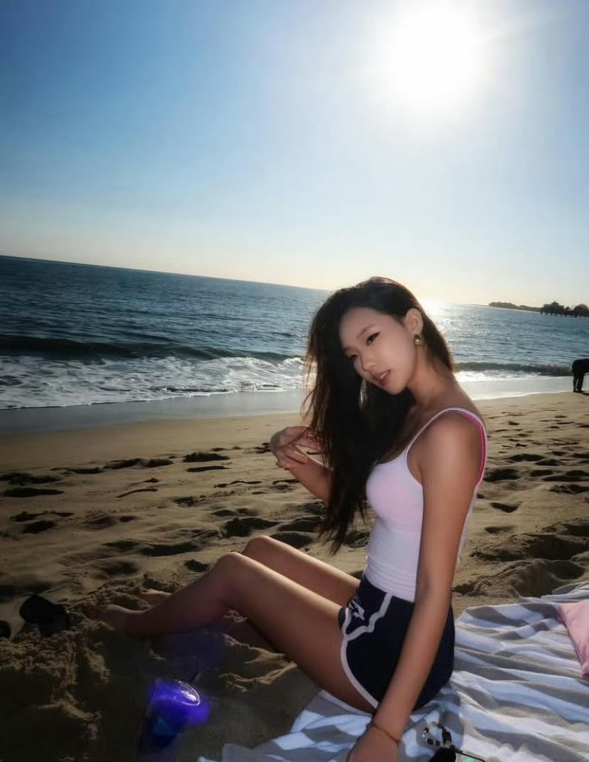 小S大女儿Elly比基尼照小S大女儿海边比基尼谁还没被Elly狠狠惊艳到！Ell