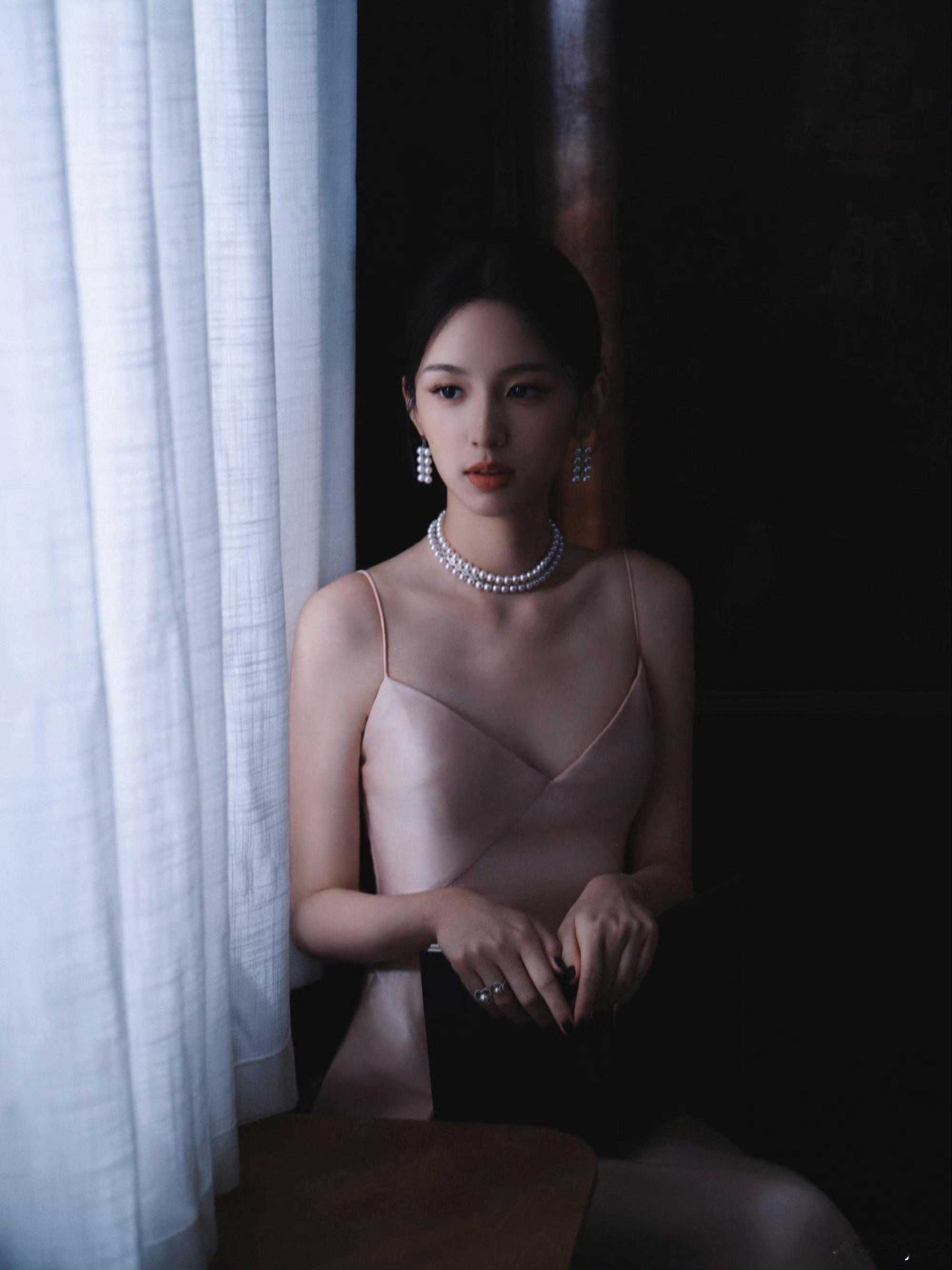 周也粉色吊带长裙周也粉色吊带长裙好美好漂亮🤩​​​