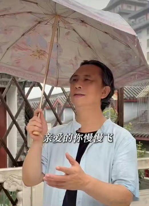 两只蝴蝶下载2亿多次作者挣了5000这个作者是不是没有版权啊,所以只挣了5000