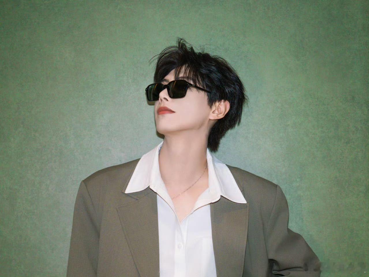 演员的自我认知太重要了！何健麒采访直言帅是感觉，清醒又接地气～