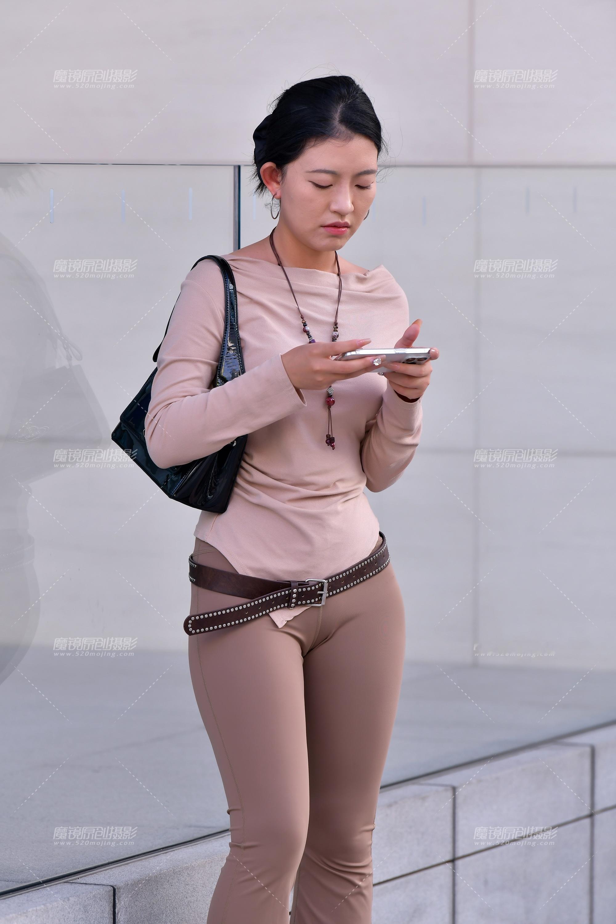 长裤小姐姐