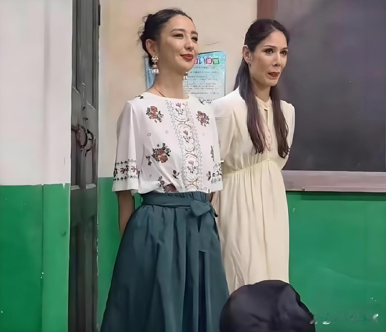 果没有佟丽娅做比较，旁边这位也能称得上一句国色天香了吧