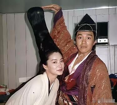 林青霞这头发里面藏了什么东西？