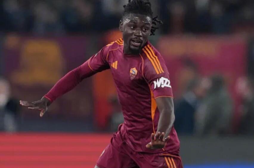 根据《罗马体育报》记者GiorgioMarota的报道，罗马中场马努-科内已经