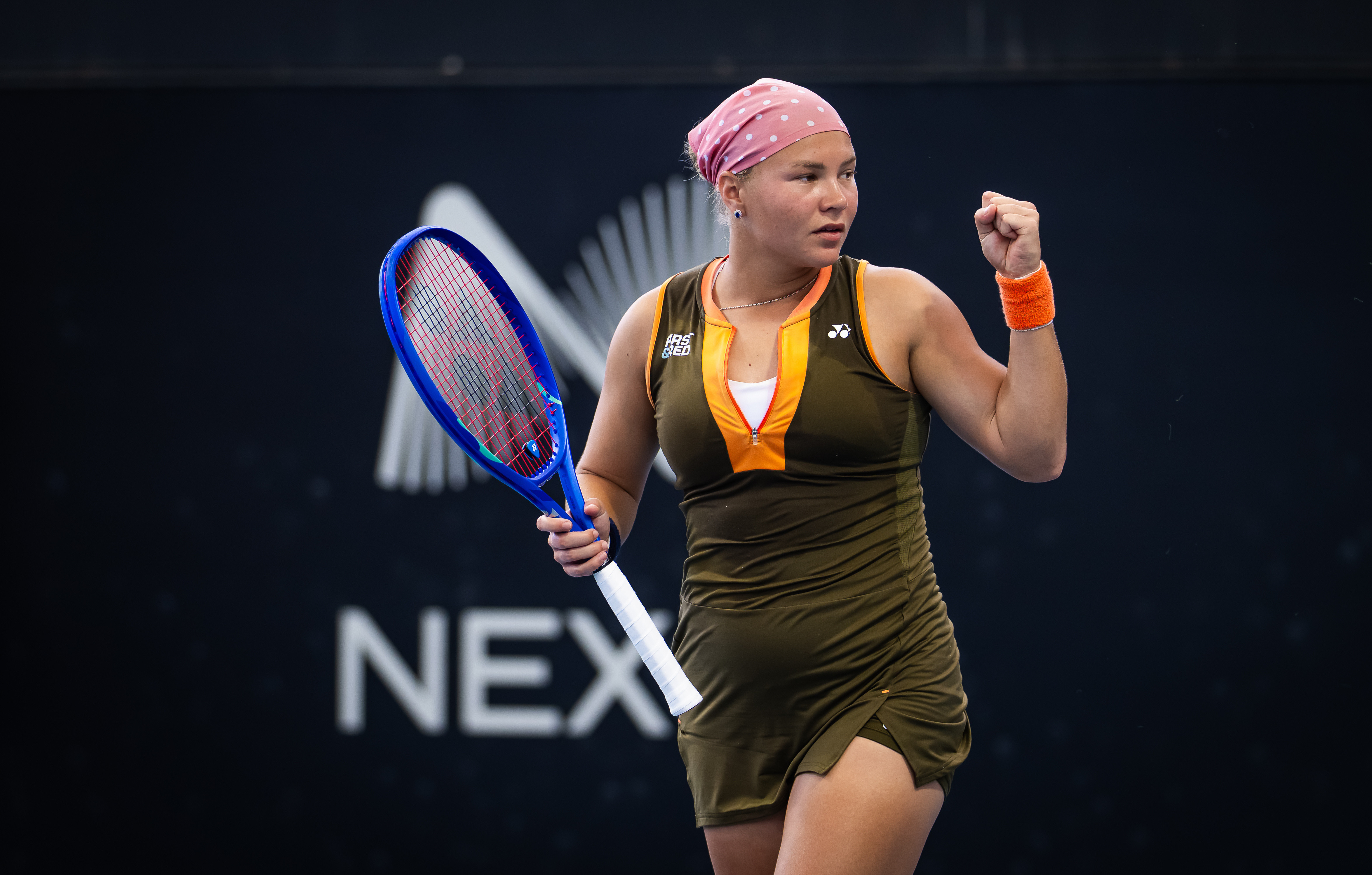 WTA500阿德莱德站1/4决赛，9号种子施耐德以6-36-3完胜6号种子纳瓦