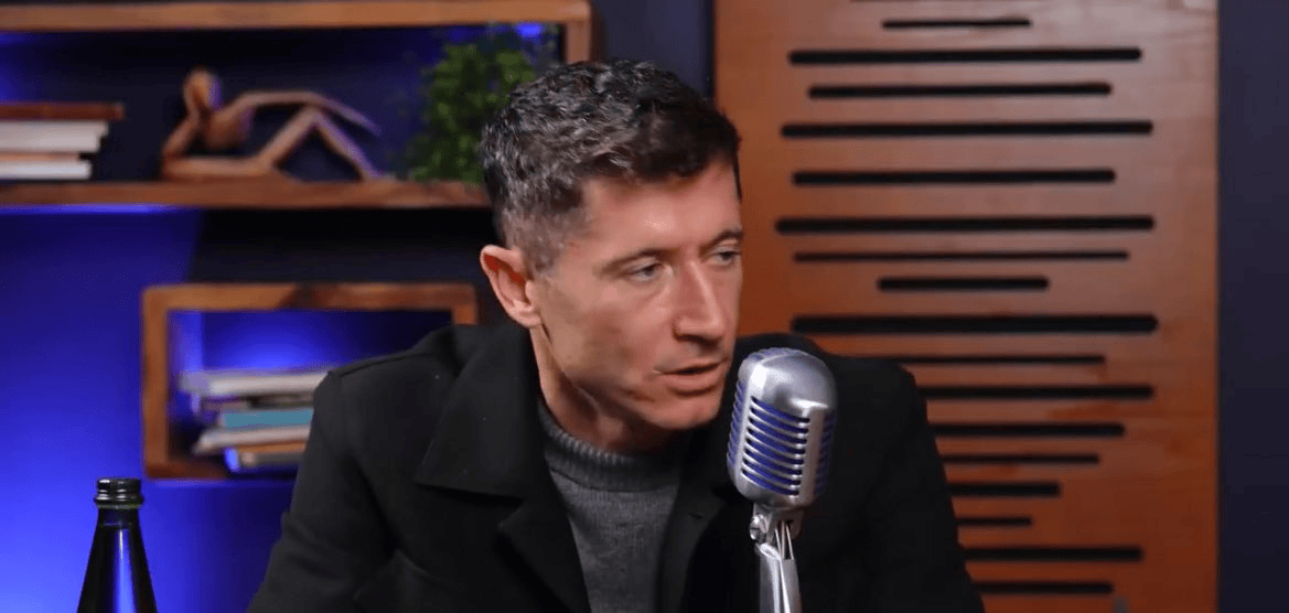 莱万: 和巴萨续约不只是降薪一半的问题;我仍想赢下一切