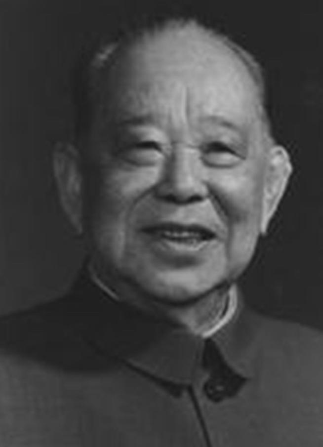 1979年，开国中将廖汉生到成都军区办事，特意见了向轩，当得知向轩行政待遇16级