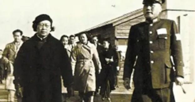 1938年春，国民党少将叶蓬求见陈诚，陈诚看了名片后，随手扔到纸篓，对副官说：“