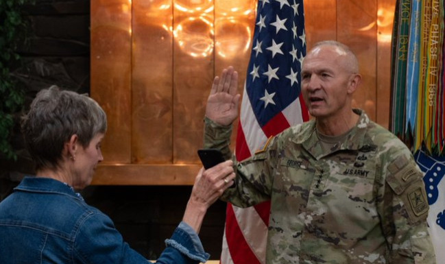 撤职陆军参谋长只是开始，白宫决心清洗所有刺头上将，不听话一律开除滚蛋！据《华尔街