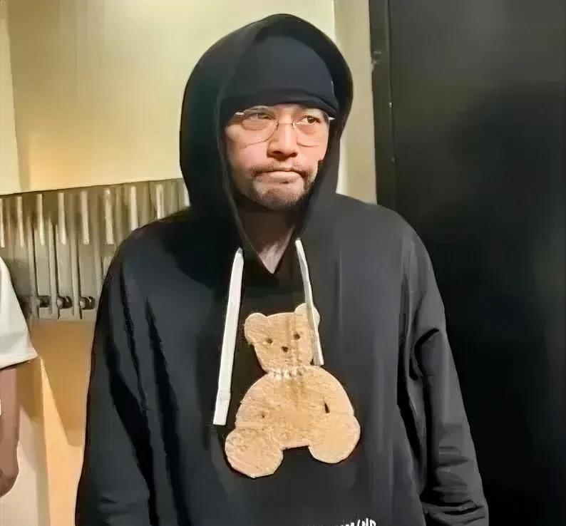 我曾怀疑过周杰伦会塌房也曾想过他会隐退养老万万没想到，他的病居然这么严重了。