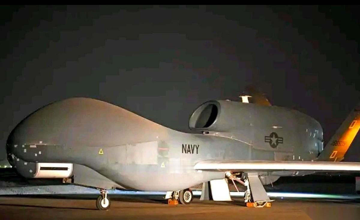 美军最近在波斯湾丢了个大宝贝——一架型号为MQ-4C的战略侦察机。这消息一传出，