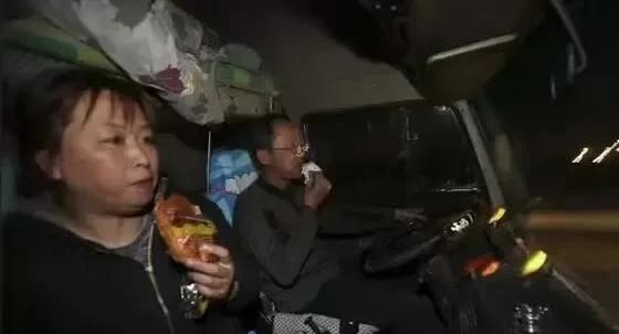 底层人的纯粹爱情更令人心生感动。今日，我家安装空调，来了一对夫妻。丈夫在