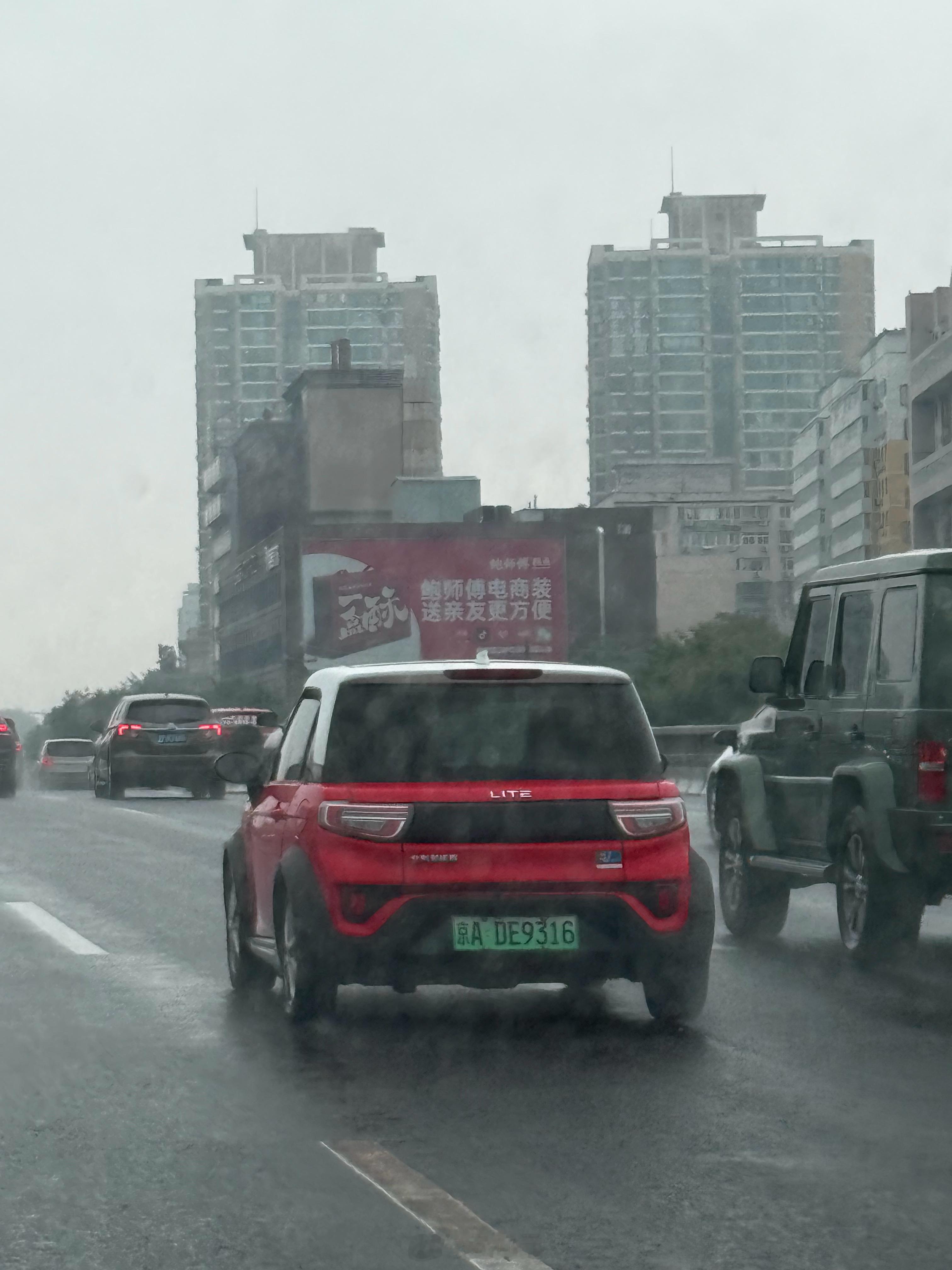 当年没仔细看，这车还是个宽体！？​​​
