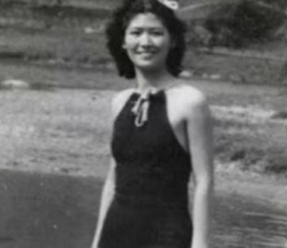 1914年，31岁的阎锡山，娶了14岁的小妾，洞房之夜，阎锡山对小妾说：“你躺下