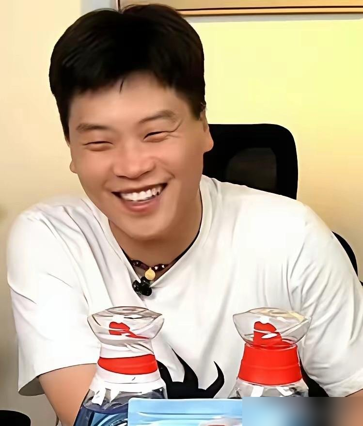张继科直播连线郝帅，张嘴就是一句：你看这就是陪主力陪习惯了，所有问题都往自己身上揽。郝帅只回了一句还