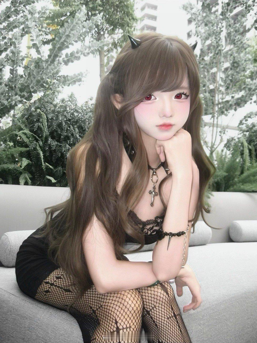 喜欢你才装可爱的呀，不然你以为卖萌很轻松吗​​​
