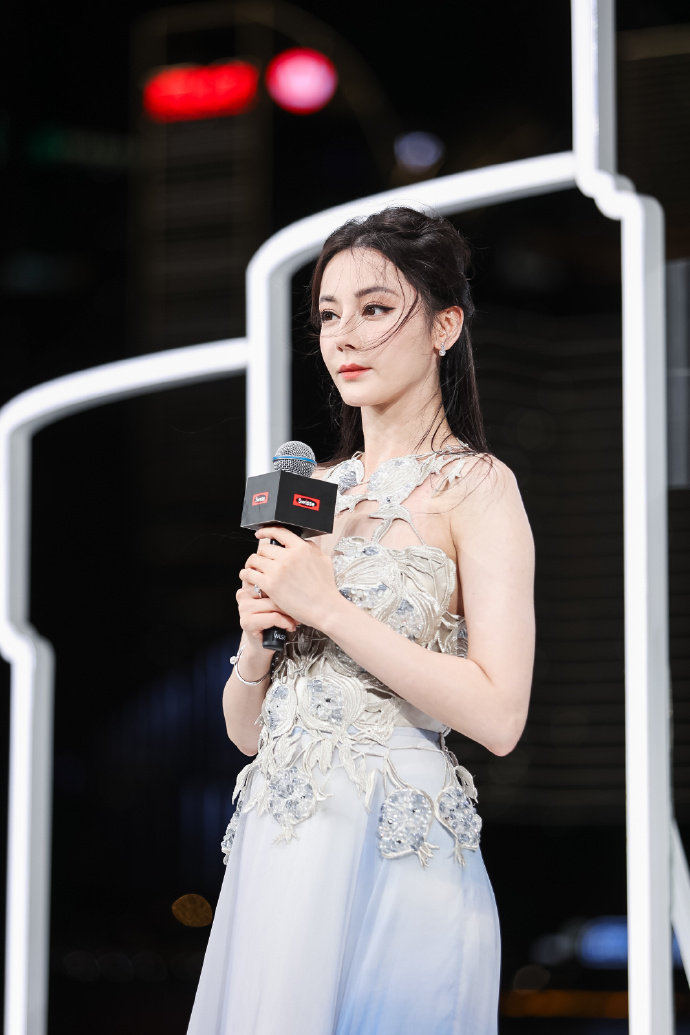 热巴怎么能漂亮成这样救命，热巴又出金句啦！“人生最大的魅力，恰恰在于它的不确定性