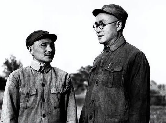 1948年，刘伯承围死12万国军王牌却啃不动，粟裕从牙缝里挤出三个纵队和百门重炮