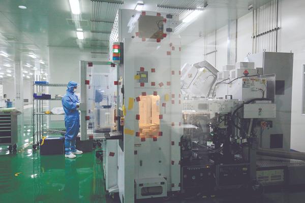 又出2名内鬼，损失巨大！北京屹唐半导体的两名核心研发骨干，前脚刚从公司离职，