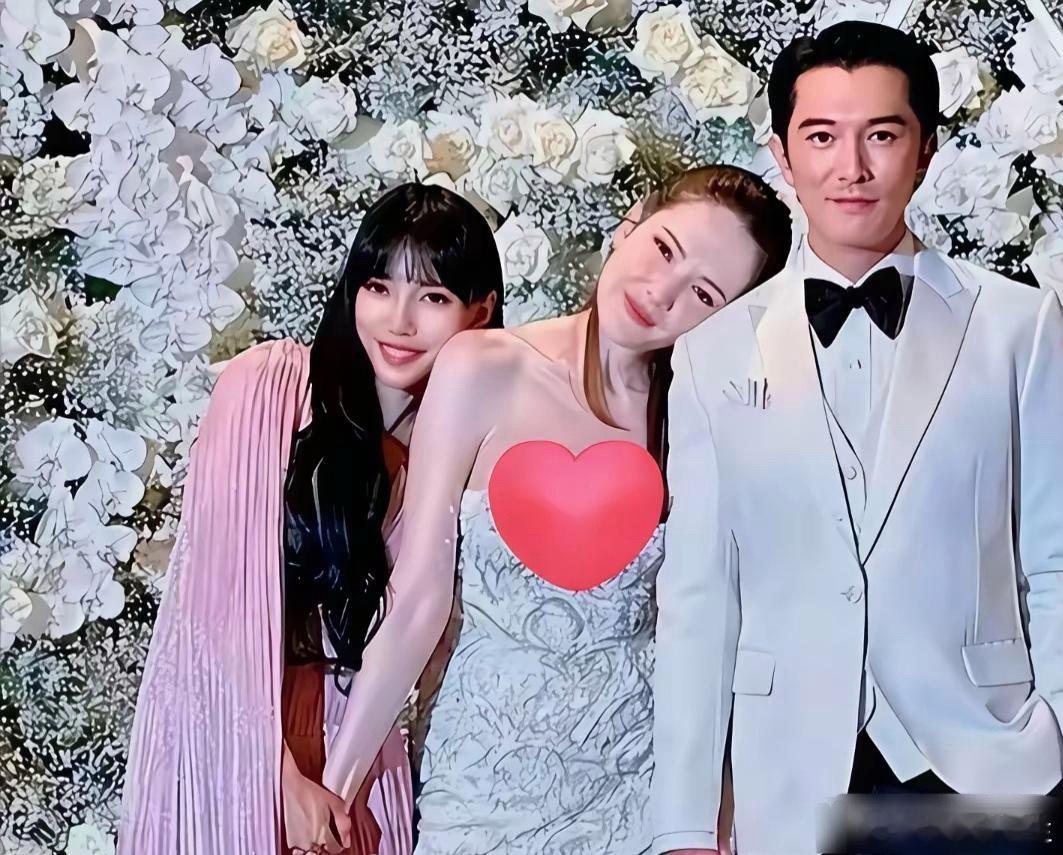 王力宏前妻李靓蕾真的太奇葩了，大女儿都12岁了不让她读书，天天在家做手工糊纸壳子