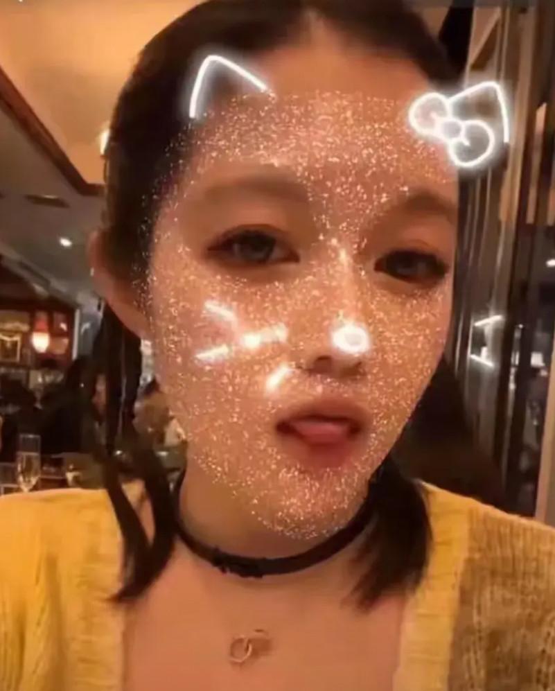 终于知道肖飞为什么喜欢董袭莹了，看了她的社交账号，对科室的每个男性都是“哥哥”，