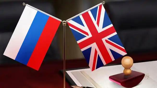 英国被普京的潜艇包围了！过去一年，皇家海军被呼叫116次跟踪俄罗斯军舰，北大西洋