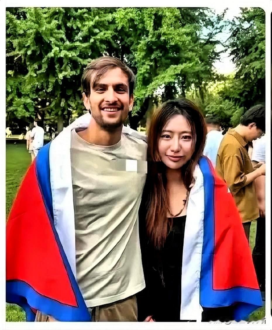 苏州一所211高校的校友群最近炸锅，一位独生女学姐读研时和巴基斯坦留学生相恋，毕