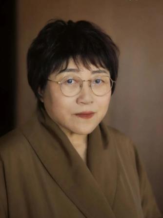 性学家说："我要告诉你两句话：第一，只有不出轨的女人，没有只出轨一次的女人。第二
