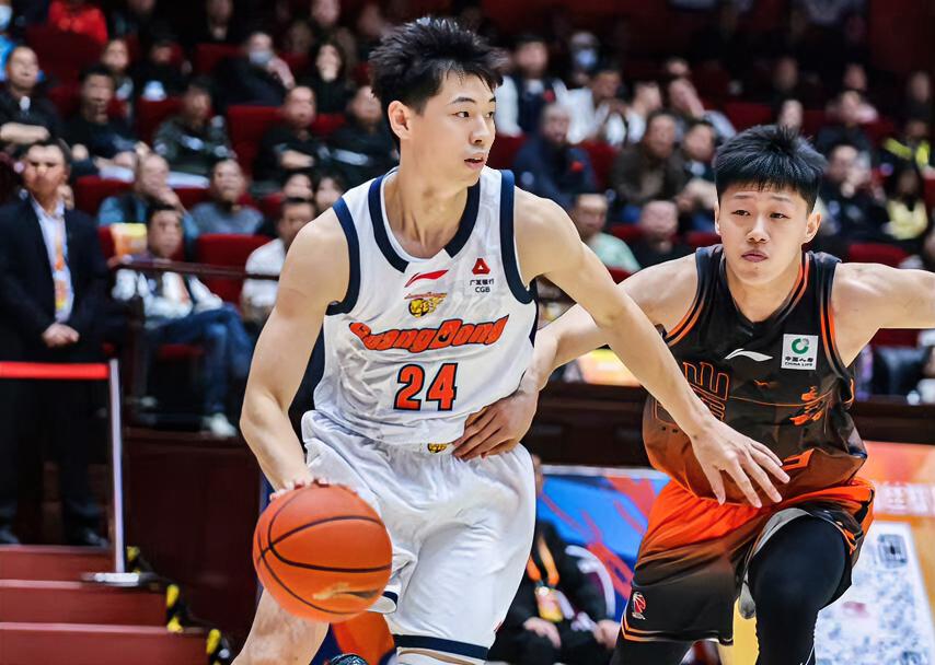 崔永熙：朱总，我是不是哪里得罪杜指导啦？朱芳雨：你是对他安排你干蓝领的活不满意