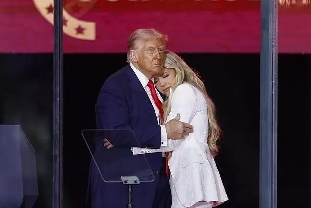 用特朗普的思维方式去思考特朗普。美国卖武器装备，是先付款，再生产，有可能几年