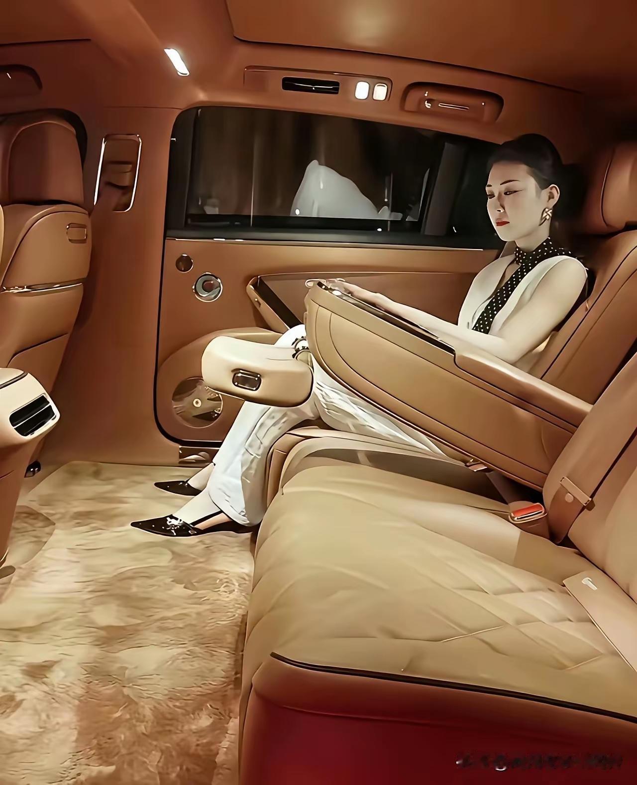 说实话这车大概率能抵十八线的一套房吧？