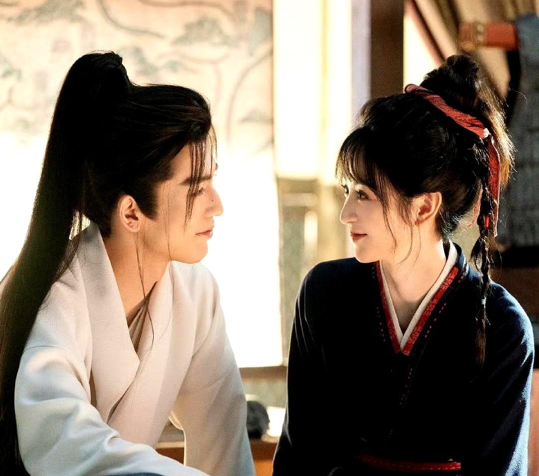 古偶剧终于不撒花瓣雨了！张凌赫和田曦薇主演的《逐玉》，腾讯热度直接干到300