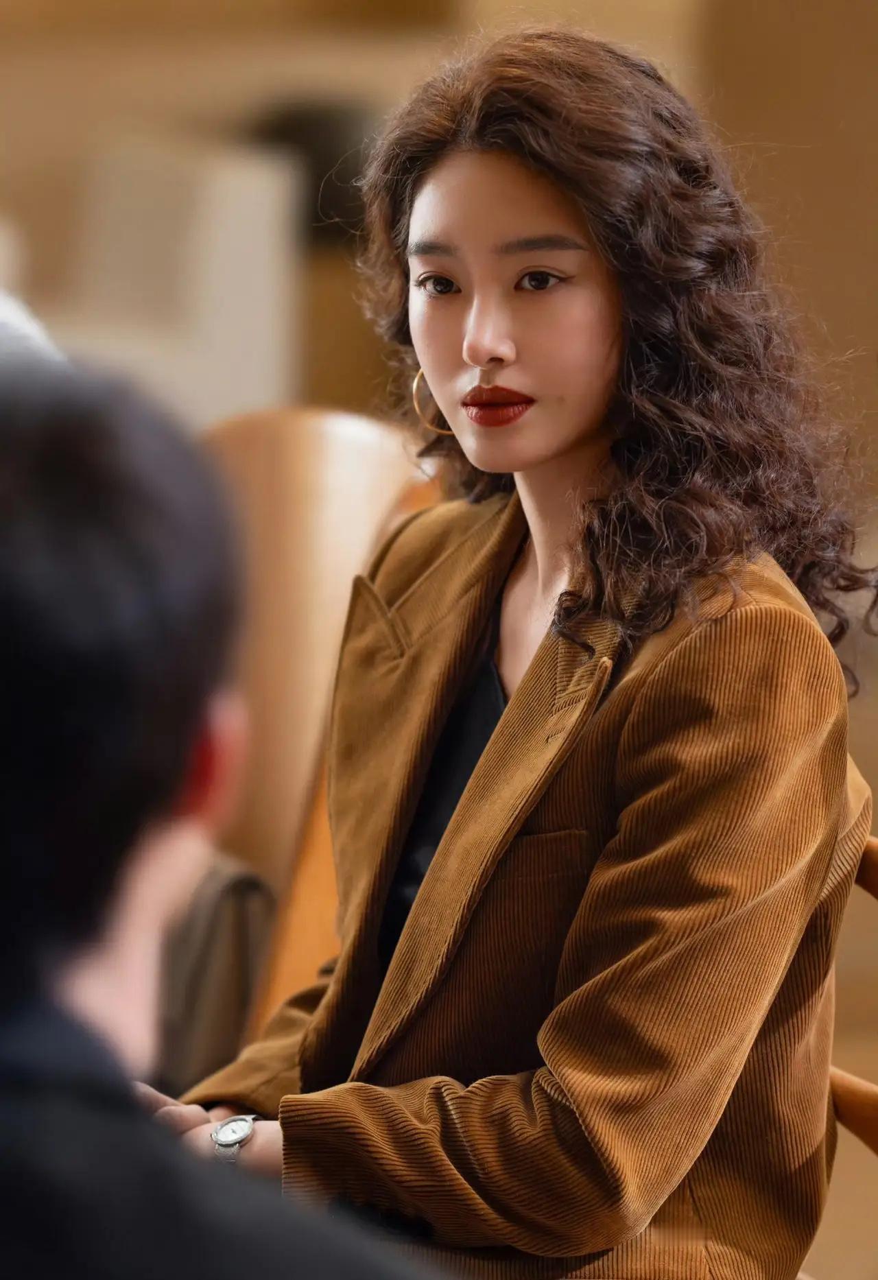 杨采钰这样的女人，先找老头捞钱傍身，再找小鲜肉过生活，​​​​​​​​23