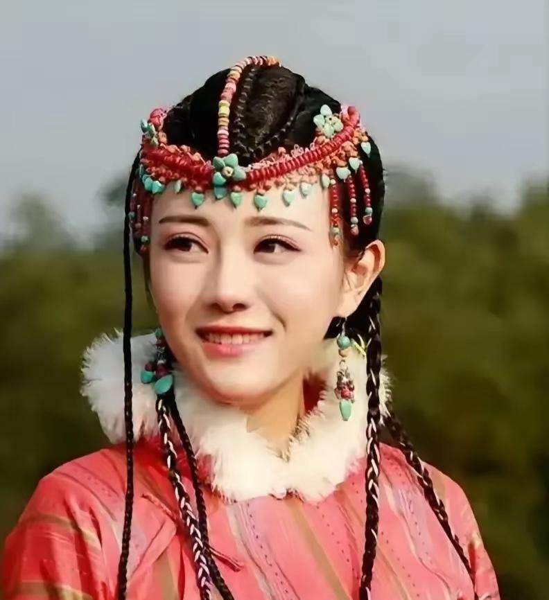 “我是你亲姐姐，你给我一个痛快吧。”莽古济声音凄惨，她已经顾不得是否还有脸面，在