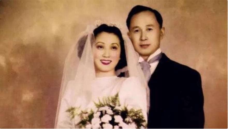 钱学森的父亲钱均夫和蒋英的父亲蒋百里是同窗，两个人一直关系很好。钱家只有钱学森一