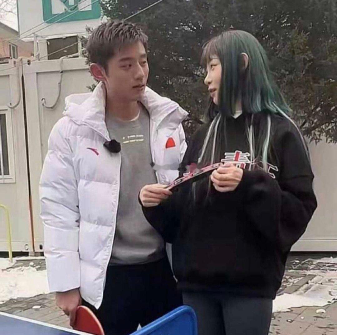 痞幼和张继科多年前的合影彼此的眼神都在放光