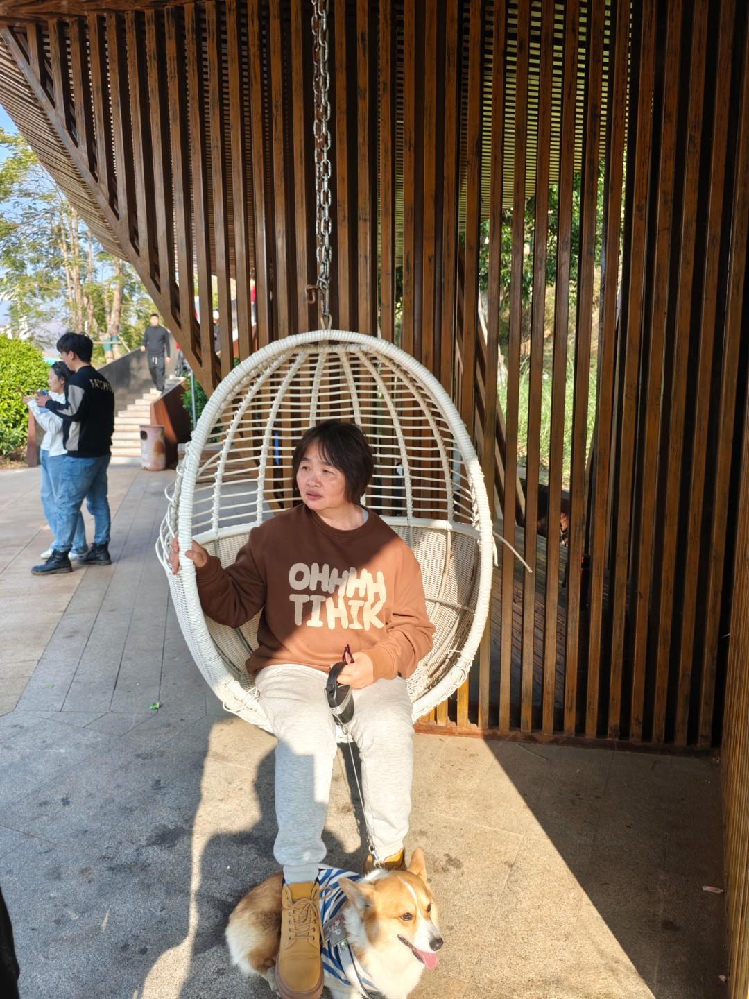 有一种幸福叫退休因为每天能一觉睡到自然醒的悠闲自在。我退休将近十年，六十