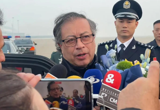 紧要关头，继墨西哥表明态度后，哥伦比亚突然表明立场，其一个举动让美方彻底陷入崩溃