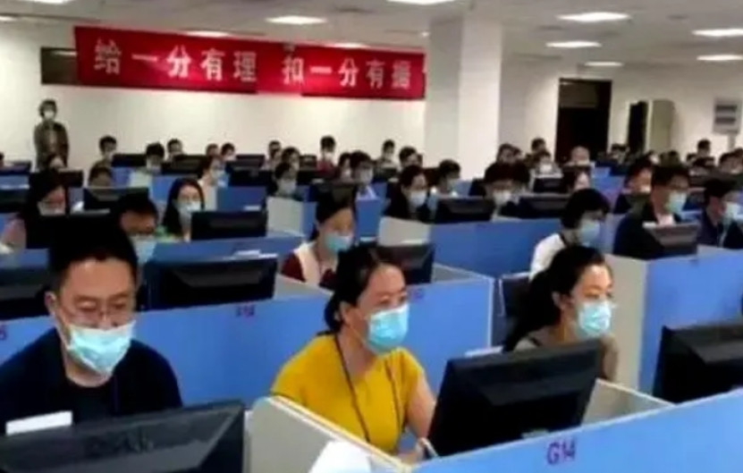 高考结束，都是谁来批改试卷？一直以为能阅高考试卷的要么大学老师，要么高中老师