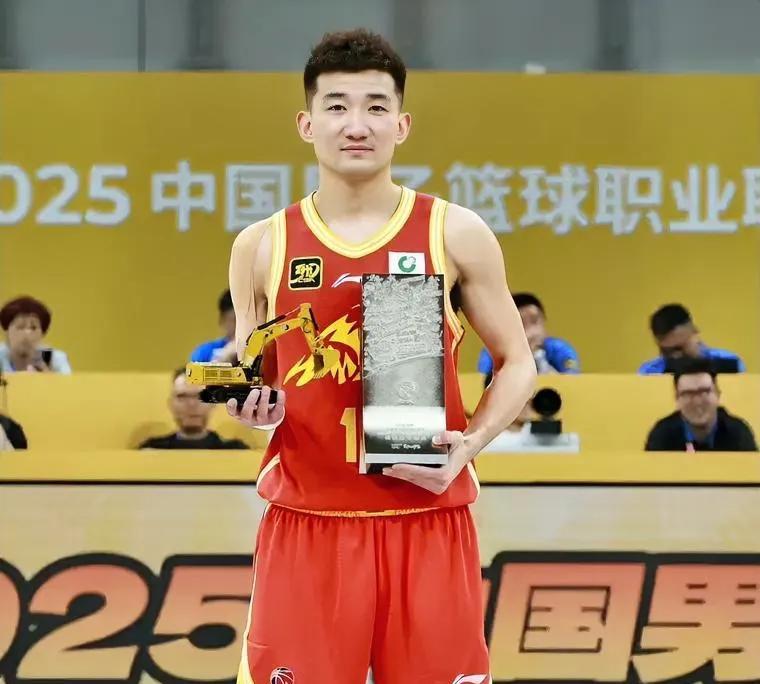 孙铭徽大概率将出战亚洲杯！乔尔杰维奇时期，孙铭徽多次落选国家队，他自己为此也感