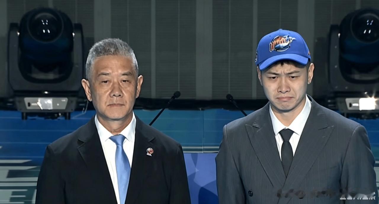 对比鲜明！四川男篮选中4位球员，3位面色苍白，1位没来现场，相比之下，5号新秀张