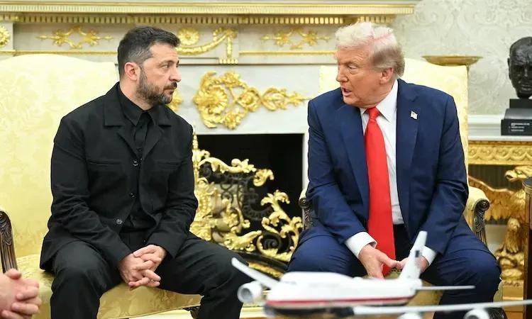 一言难尽！泽连斯基这身衣服，类似西装休闲外套，工装裤、劳保鞋，泽连斯基是一半辛