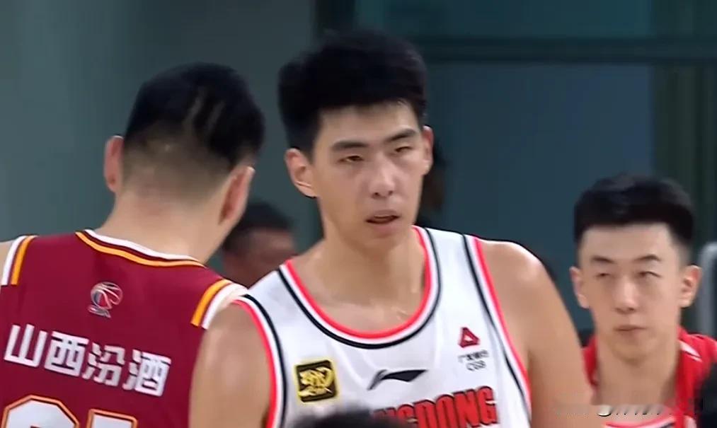 实话实说！徐昕真的应该学习杨瀚森和余嘉豪，如果继续留在广东队，几乎不可能打出来。